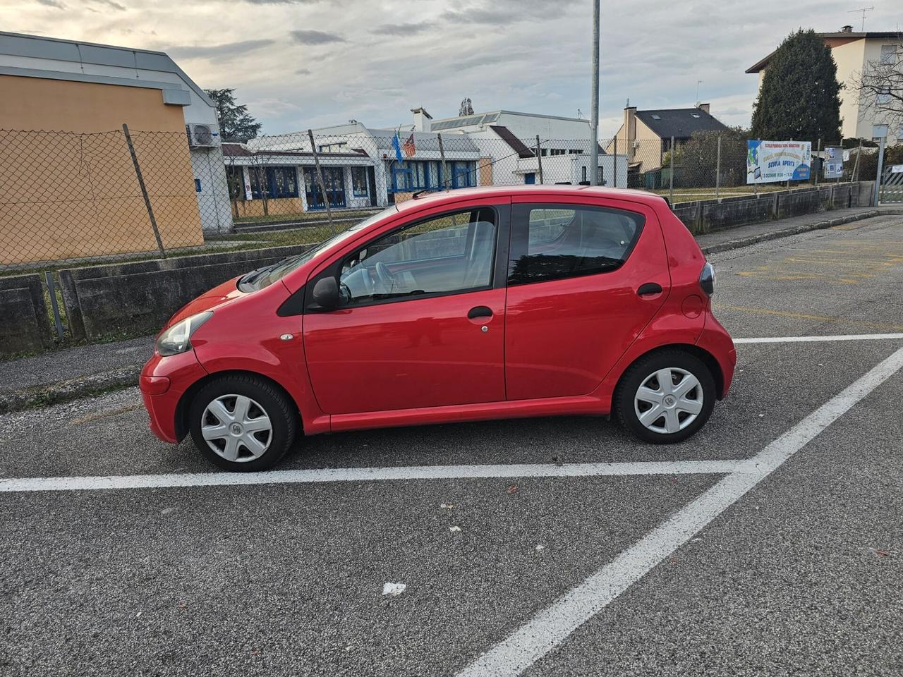 Toyota Aygo 1.0 12V VVT-i 5 porte Sol Connect MMT