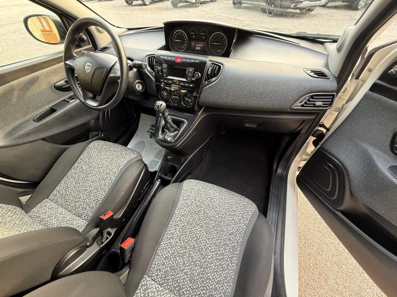 Lancia Ypsilon 1.2 69 CV 5 porte GPL-Neopatentati