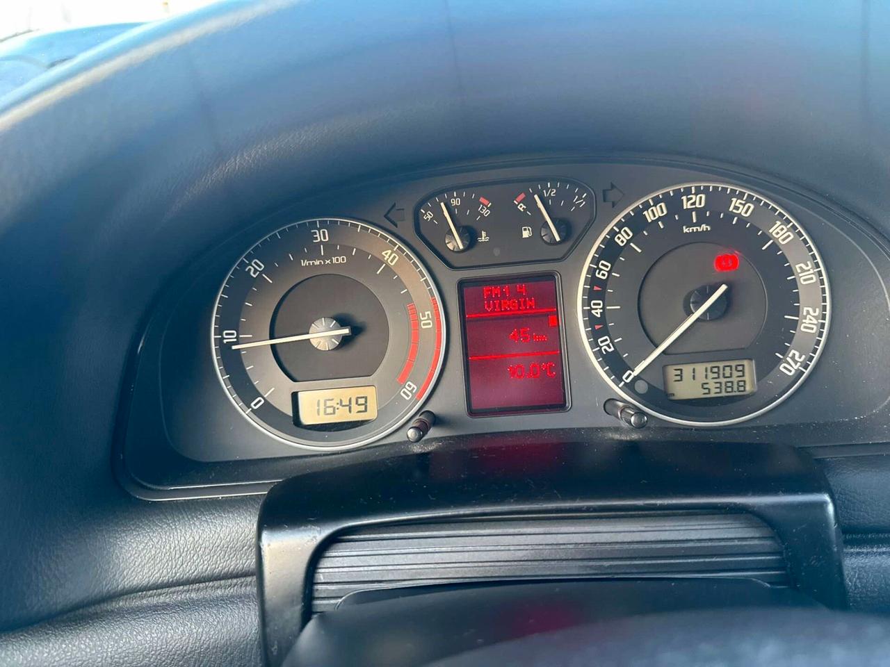Skoda Superb 2.0 TDI 140CV -PELLE-TETTO