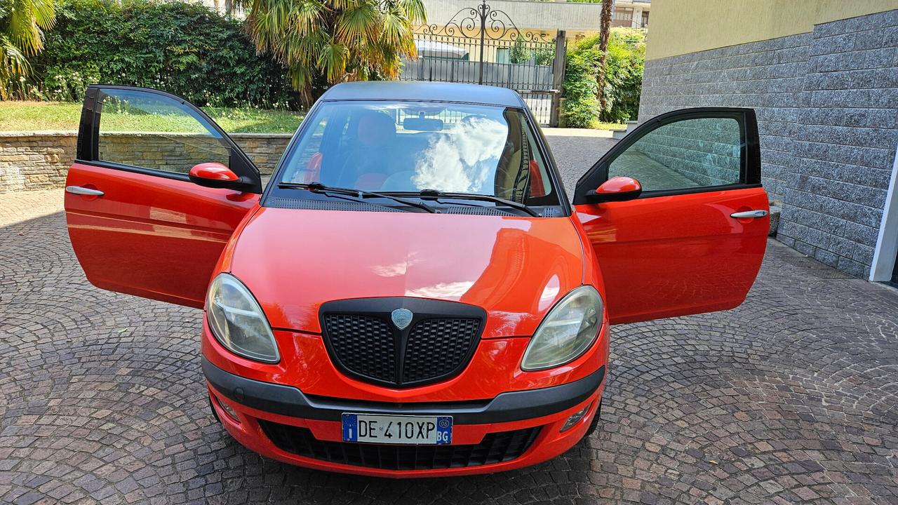 Lancia Ypsilon 1.2 Momo Design - NEOPATENTATI