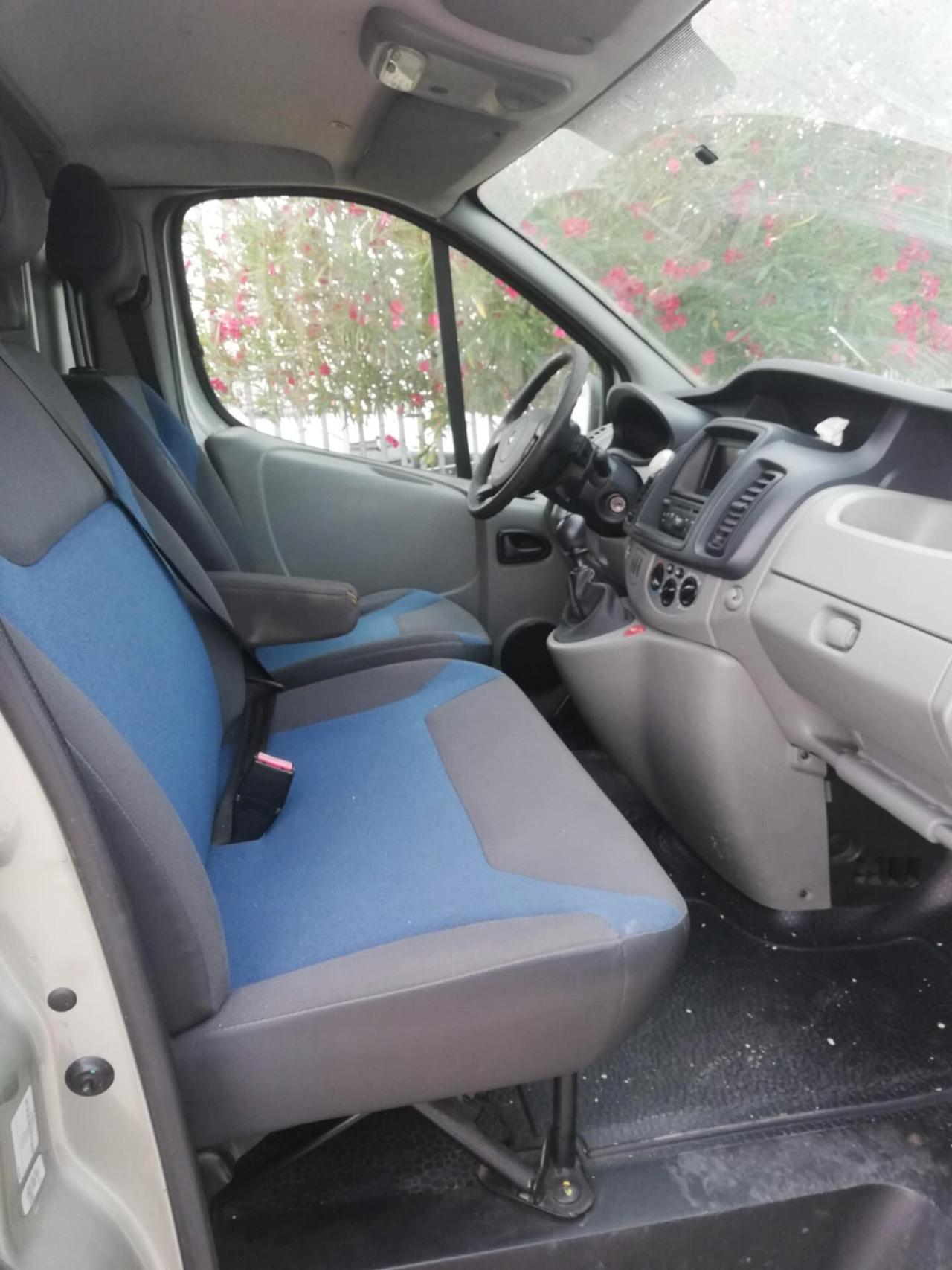 RENAULT TRAFIC
