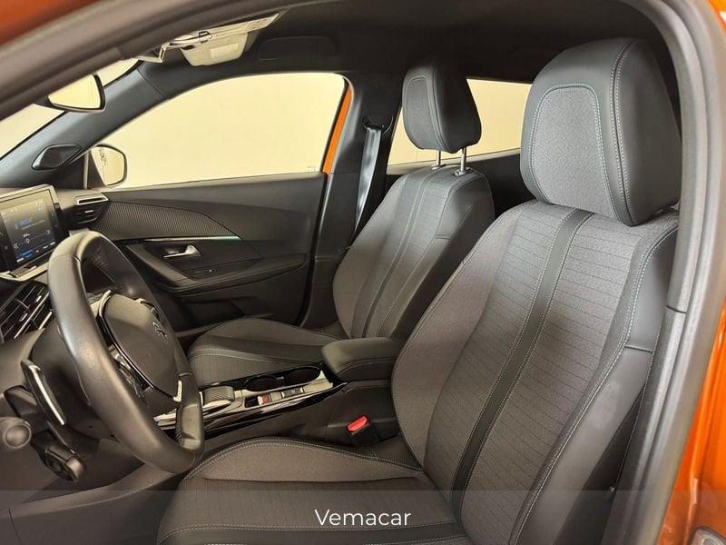Peugeot 2008 BlueHDi 130 EAT8 Allure Pack aut.-CAR PLAY RETROC-SOLO KM 21200!