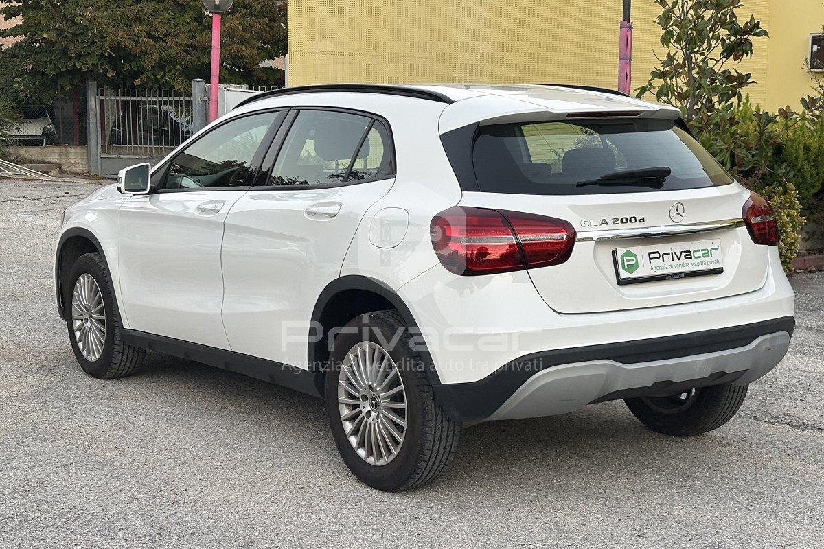 MERCEDES GLA 200 d Automatic Business