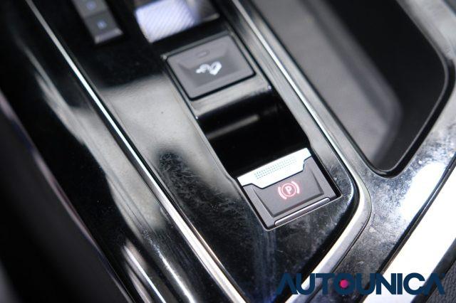 PEUGEOT 3008 HYBRID4 300 E-EAT8 ALLURE PACK