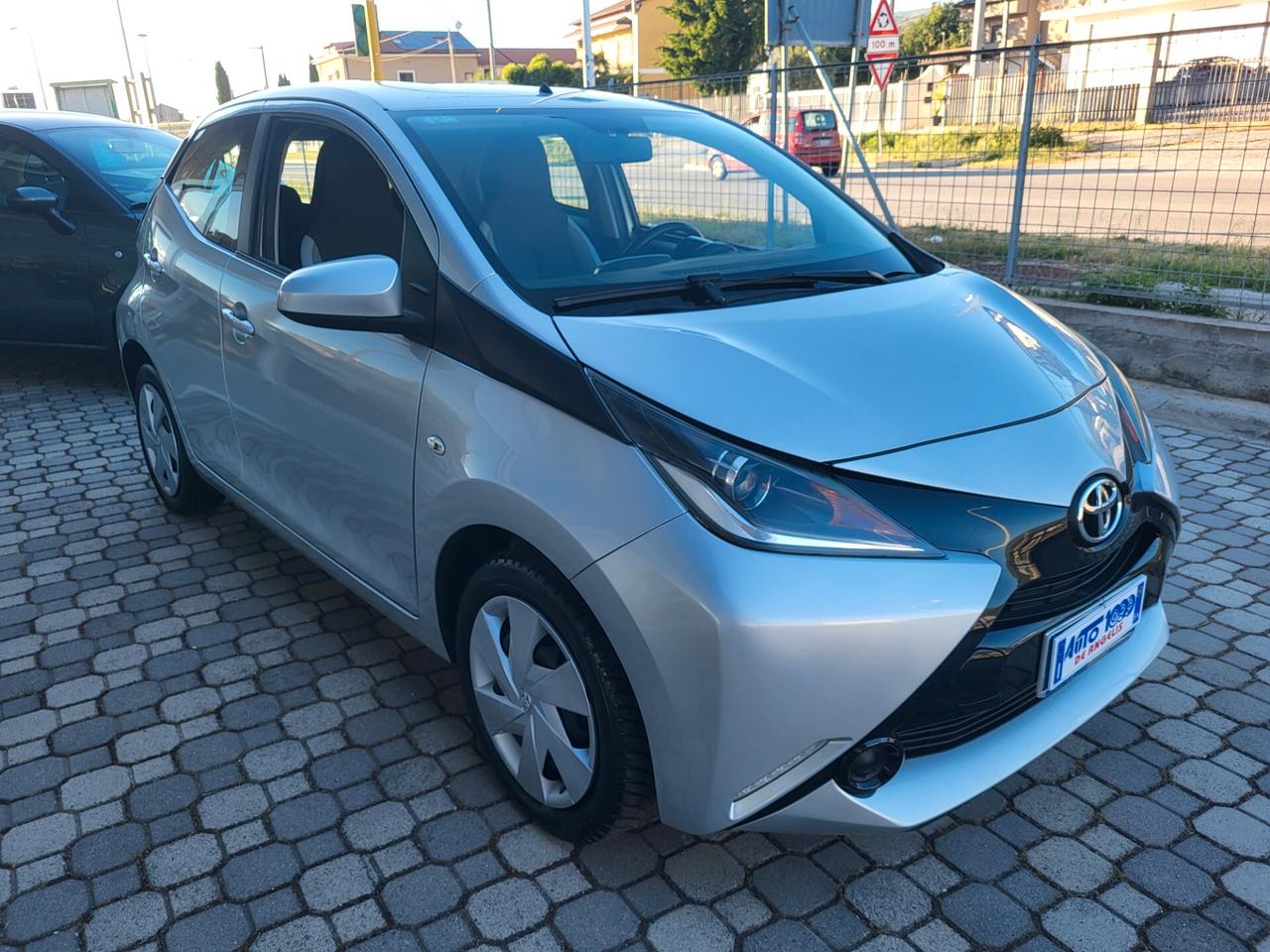 Toyota Aygo 1.0 VVT 5 PORTE X-PLAY *** RETROCAMERA -CRUISE CONTROL ***