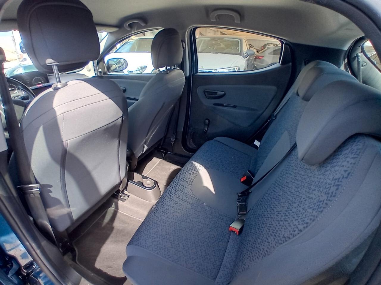 Lancia Ypsilon 1.0 FireFly 5 porte S&S Hybrid Ecochic Silver