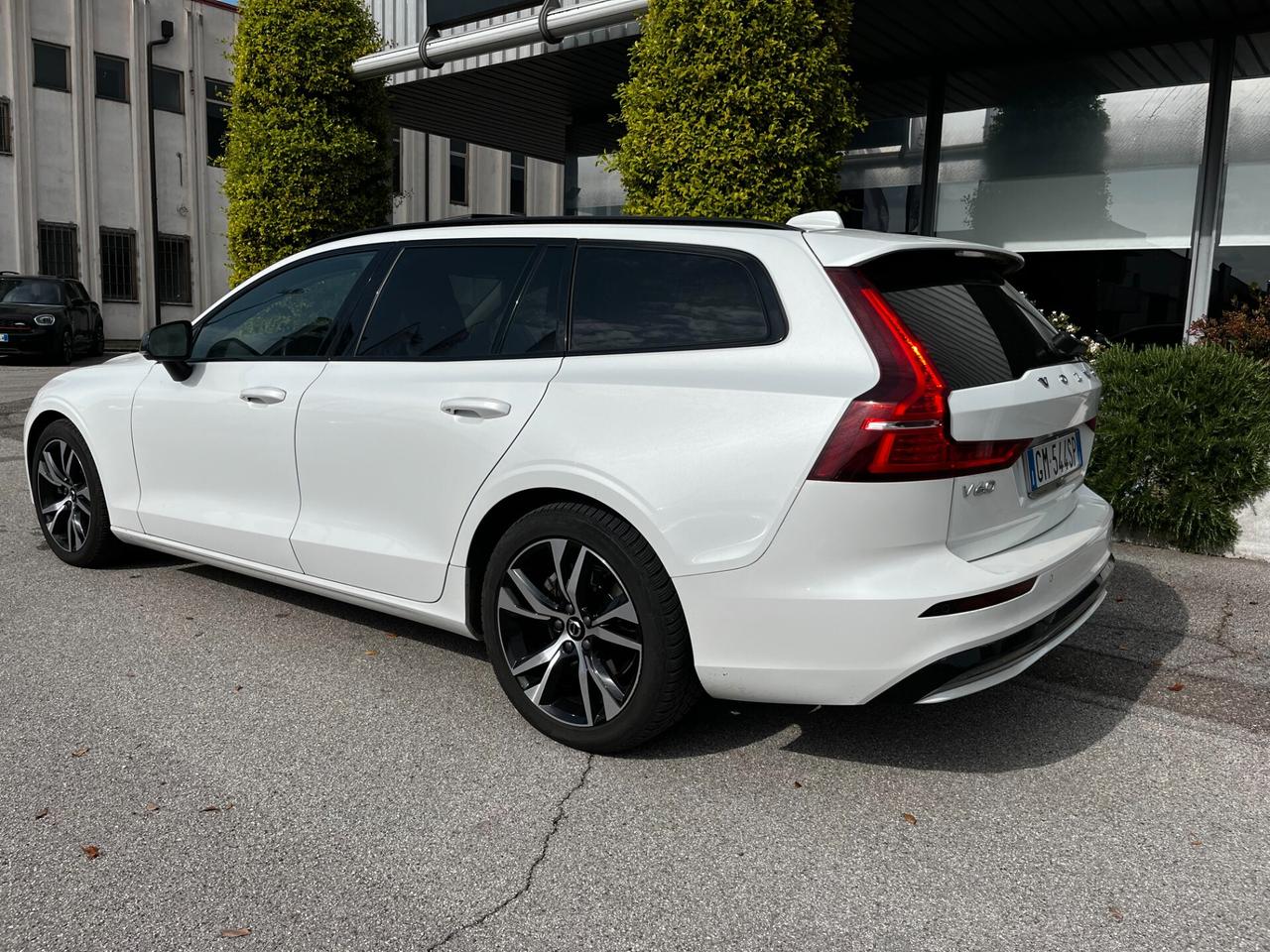 Volvo V60 B4 (d) automatico Plus Dark