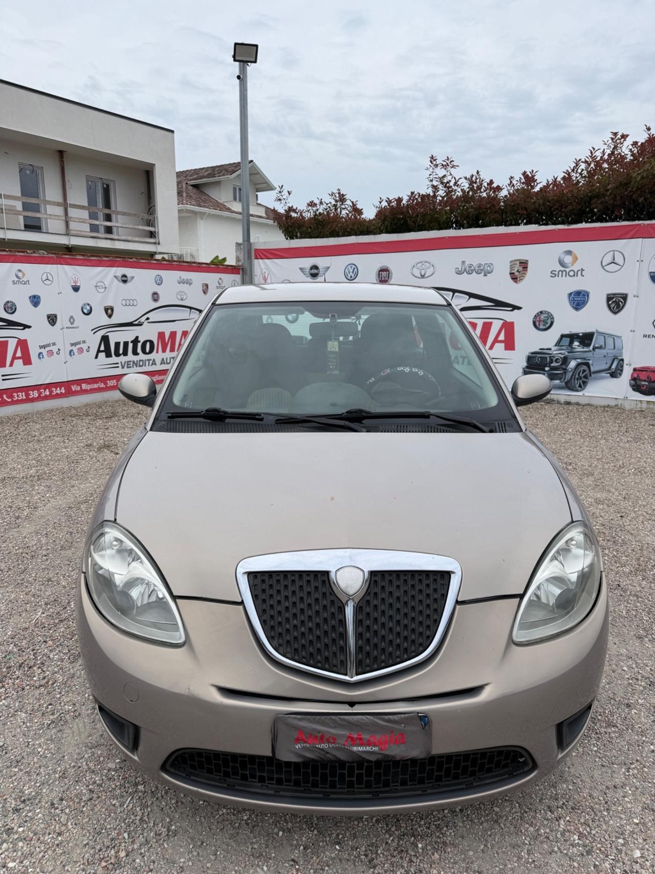 Lancia Ypsilon 1.3 MJT 75 CV Platino