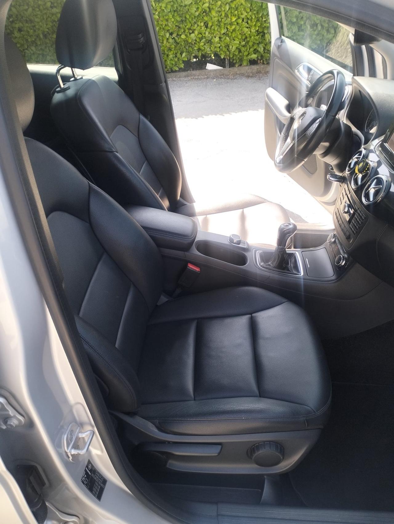 Mercedes-benz B 180 Benz Premium