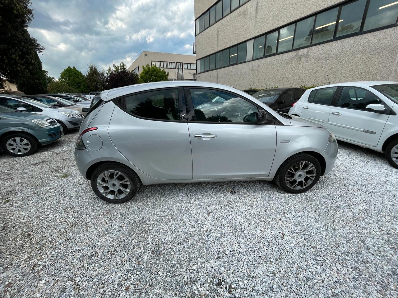 Lancia Ypsilon 1.2 69 CV 5 porte Gold
