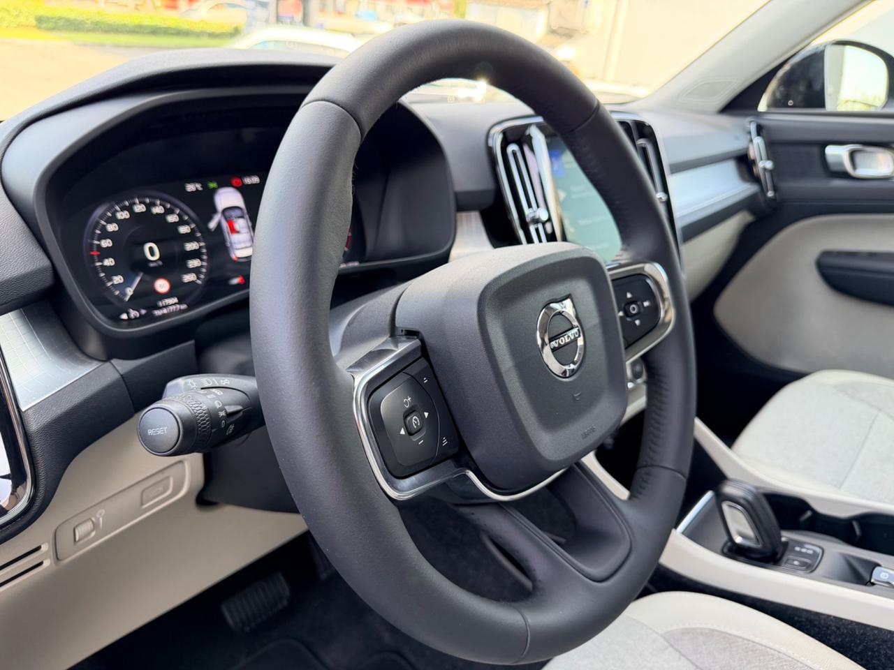 Volvo XC40 D3 AWD Geartronic Momentum in garanzia