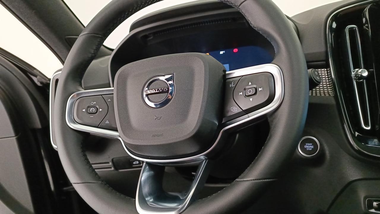 VOLVO XC40 2.0 b3 Ultra Black Edition auto