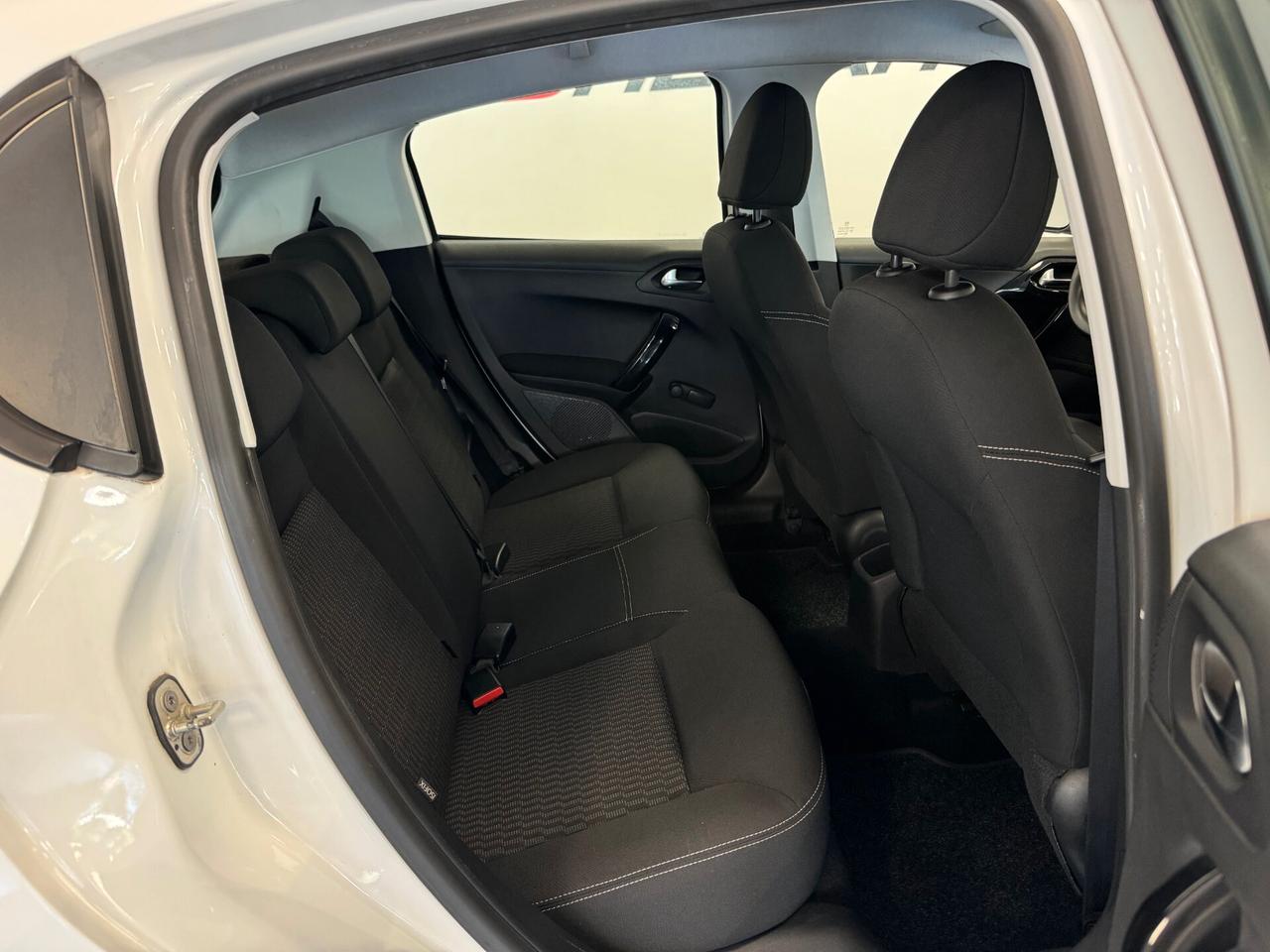 Peugeot 208 PureTech 82 5 porte Active NEOPATENTATI UNIPROP.