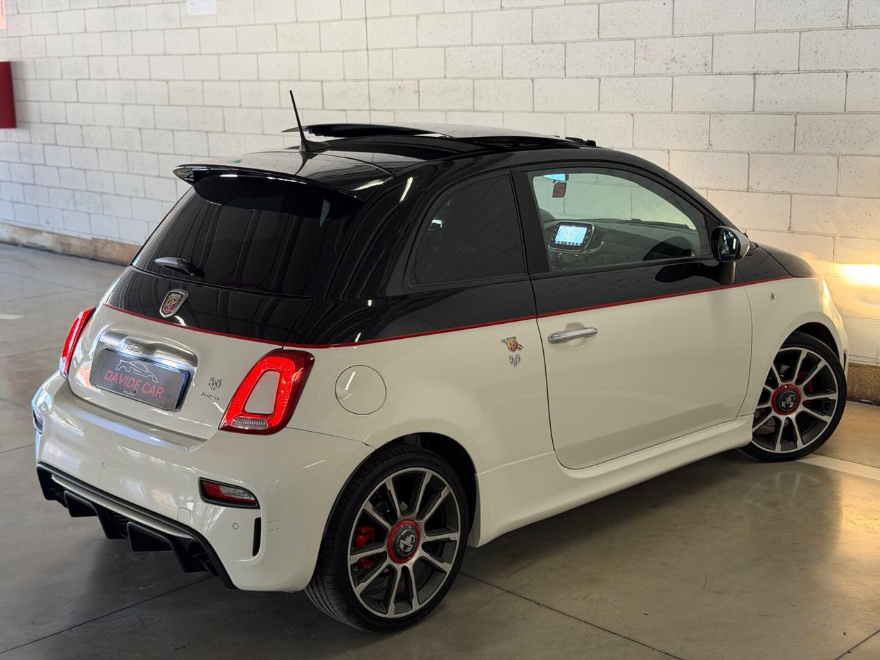 Abarth 595 1.4 Turbo T-Jet 165 CV Scorpioneoro