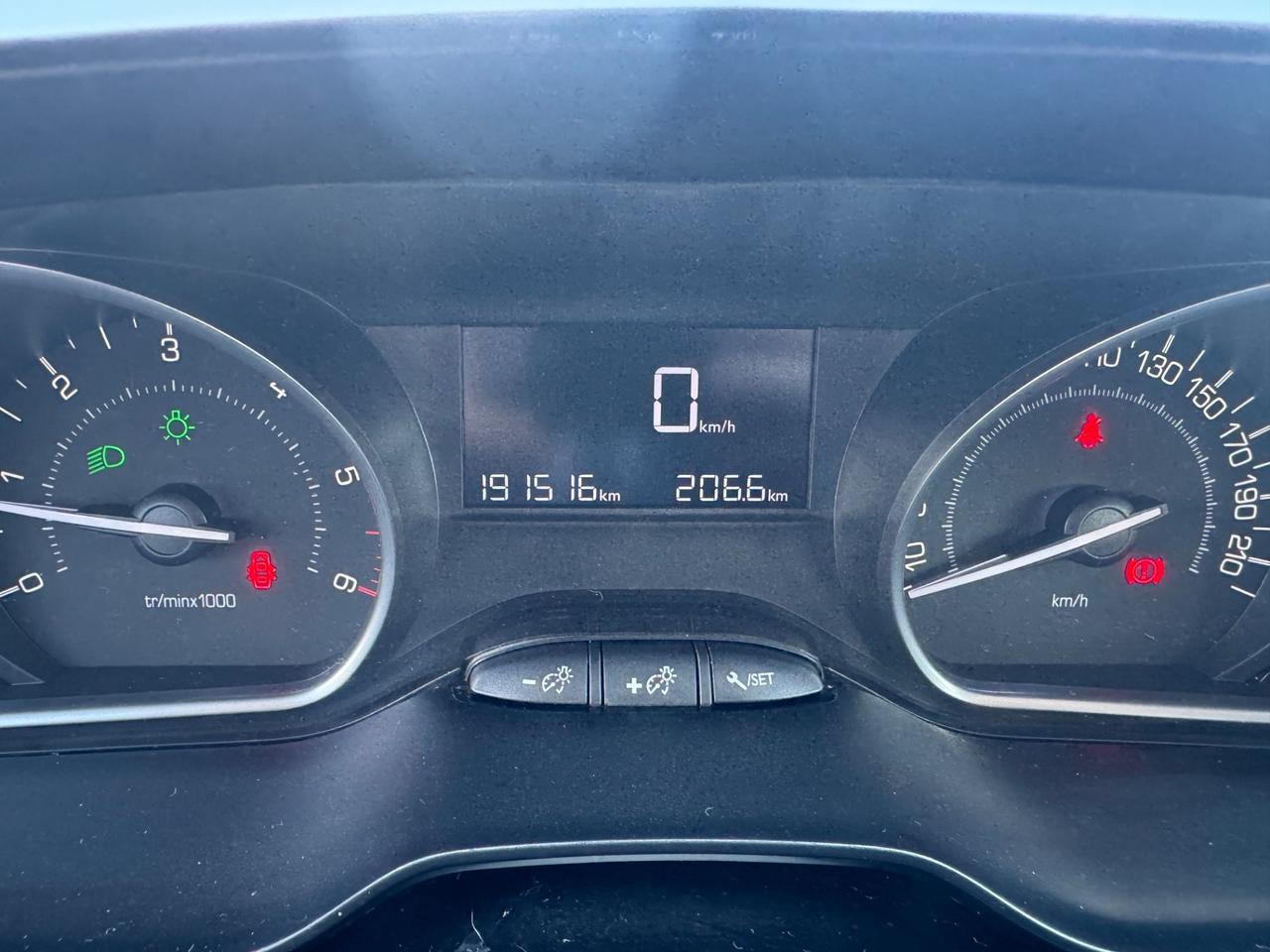 Peugeot 2008 BlueHDi 100 Black Matt