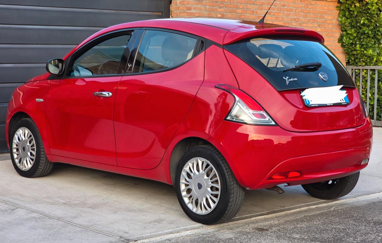 Lancia Ypsilon Platinum benzină 1.2 neopatentati euro6b
