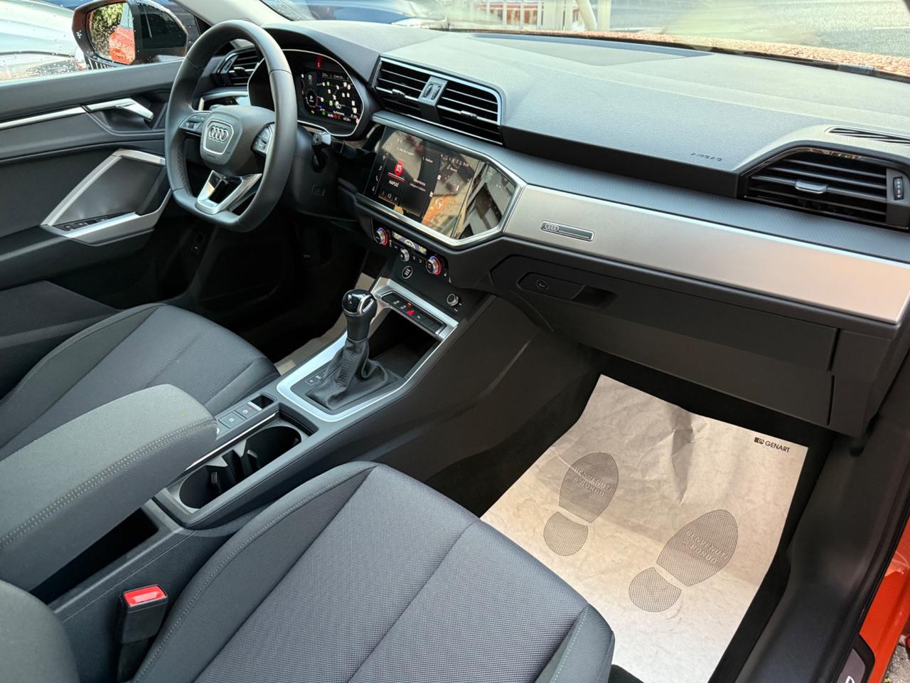 Audi Q3 35tfsi S line + Identity Black - SOLO 4.930Km !!