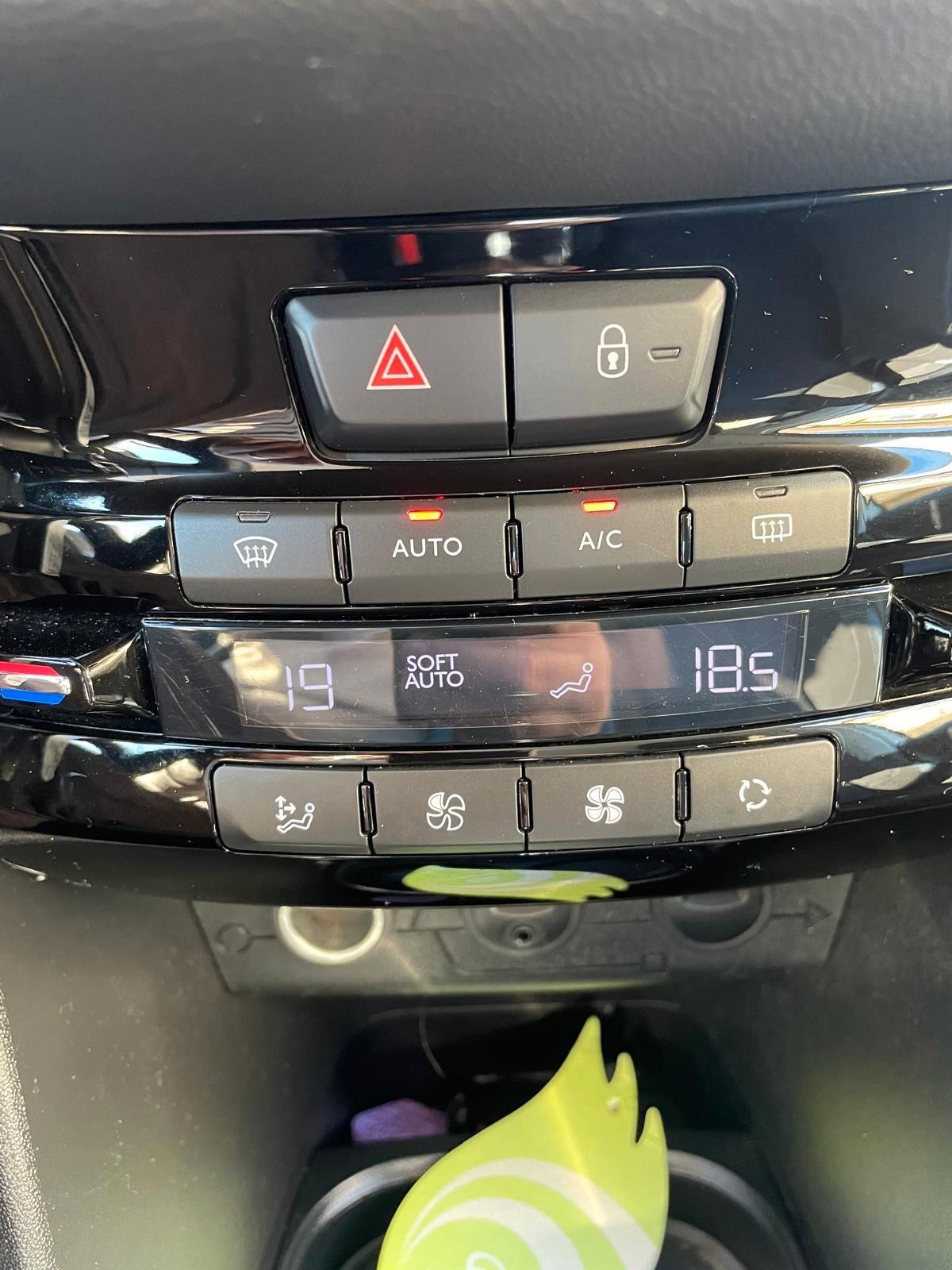 Peugeot 208 1.2 VTi 82 CV 5 porte Allure