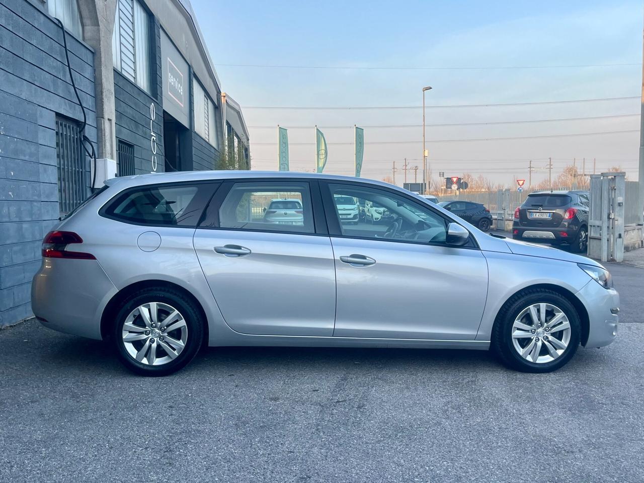 Peugeot 308 BlueHDi 120 SW Allure