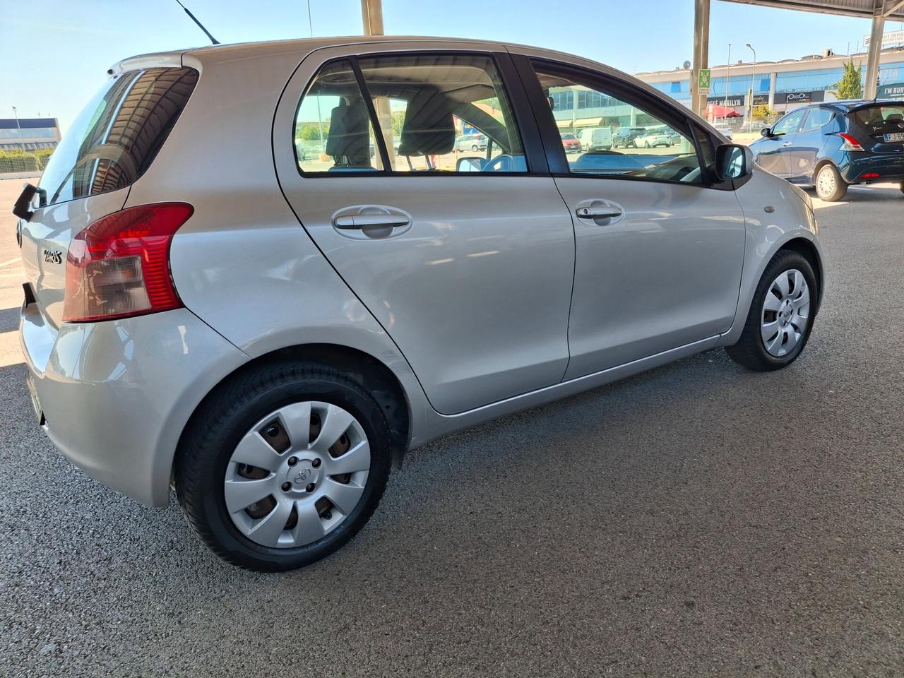 Toyota Yaris 1.3 5 porte Sol-BENZINA-