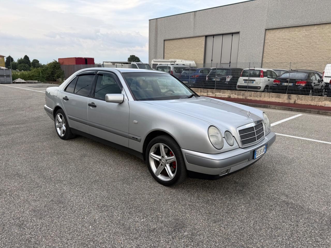 Mercedes-benz E 200 cat Classic