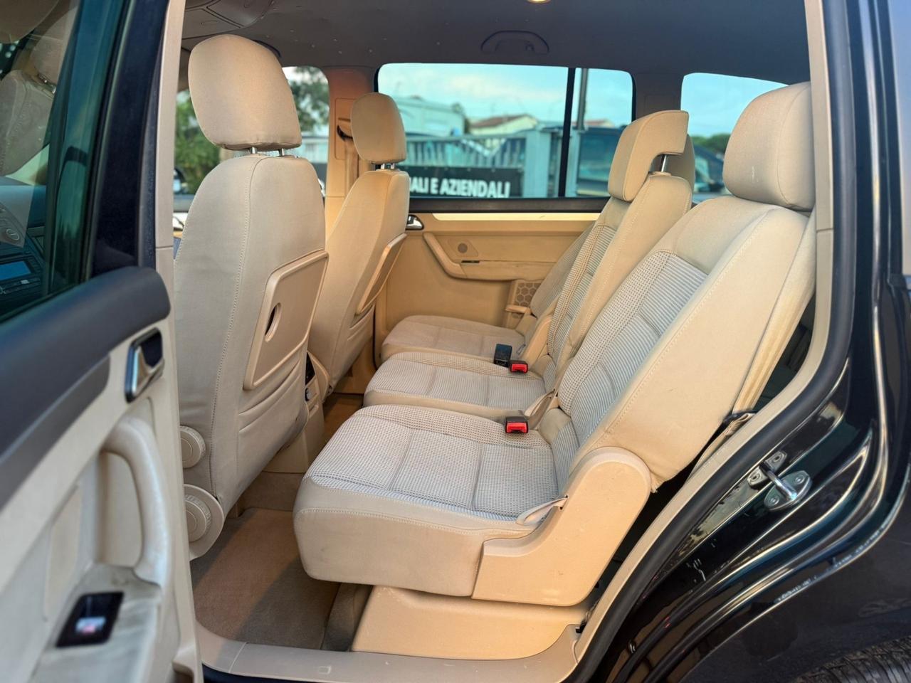 Volkswagen Touran 1.6 16V FSI Highline 7 POSTI