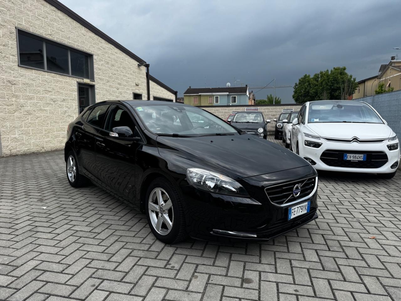 Volvo V40 D2 R-design Momentum