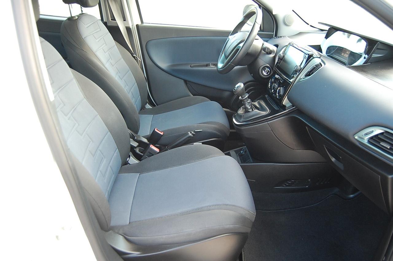 Lancia Ypsilon 1.0 FireFly 5 porte S&S Hybrid Platino