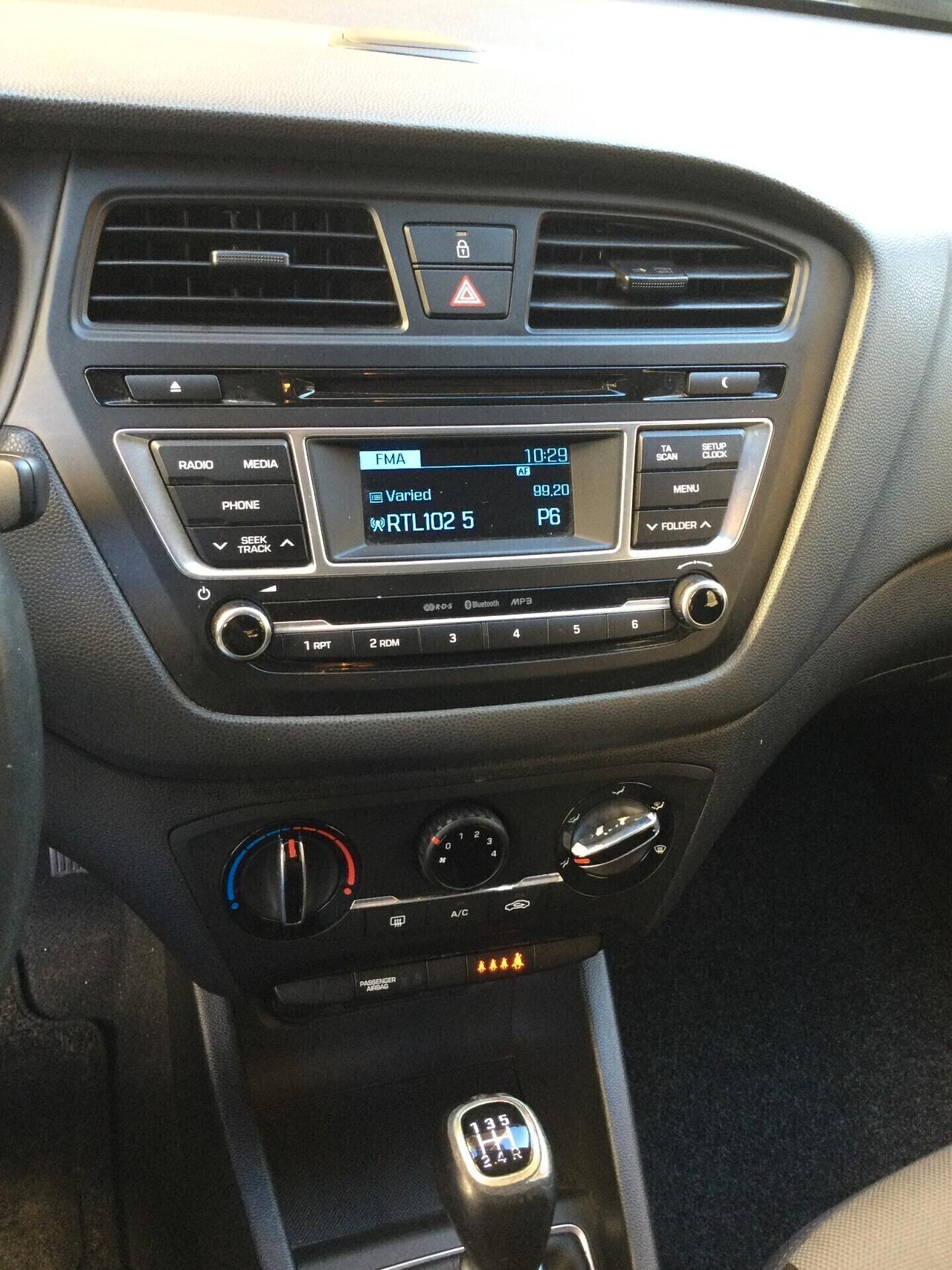 Hyundai i20 1.2 84 CV 5 porte Blackline