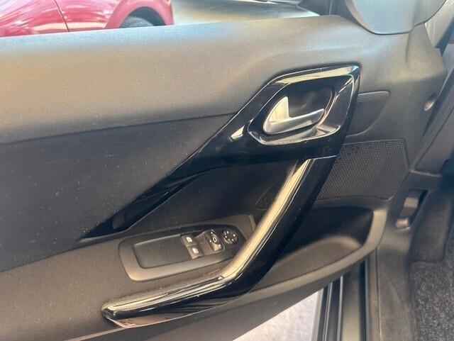 PEUGEOT 208 11/2017 1,2