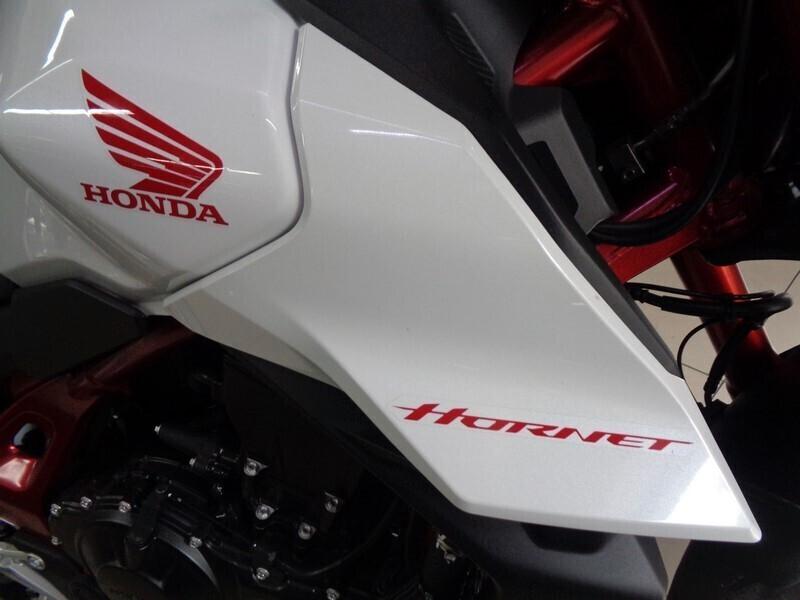 Honda Hornet 750 2024 soli 1400 KM