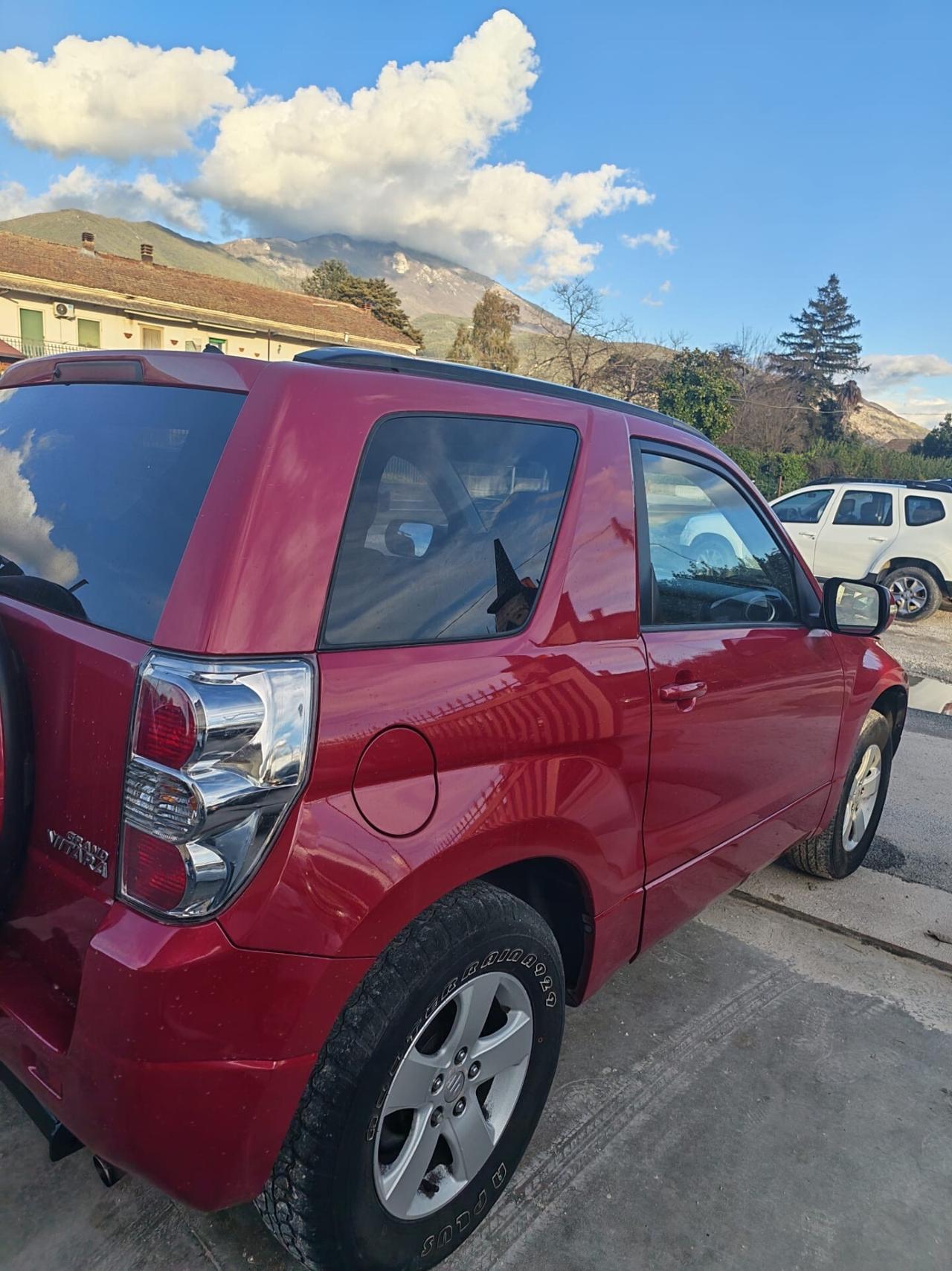 Suzuki Grand Vitara 1.9 DDiS 3 porte gancio traino omologato