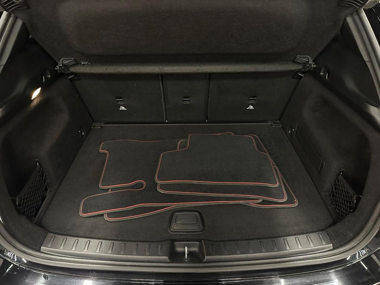 GLA 200d Automatic 4Matic Premium Edition 1