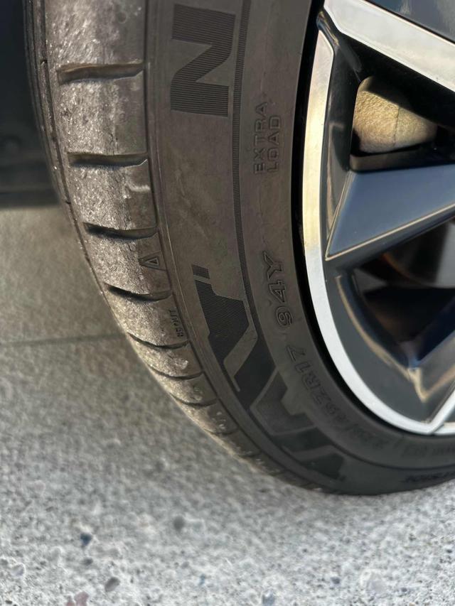 TOYOTA Auris Touring Sports 1.8 Hybrid Black Edition CVT
