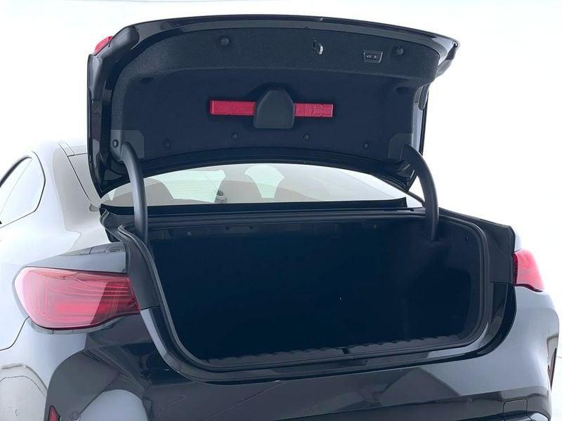 BMW M4 Coupé M4 Competition xDrive auto