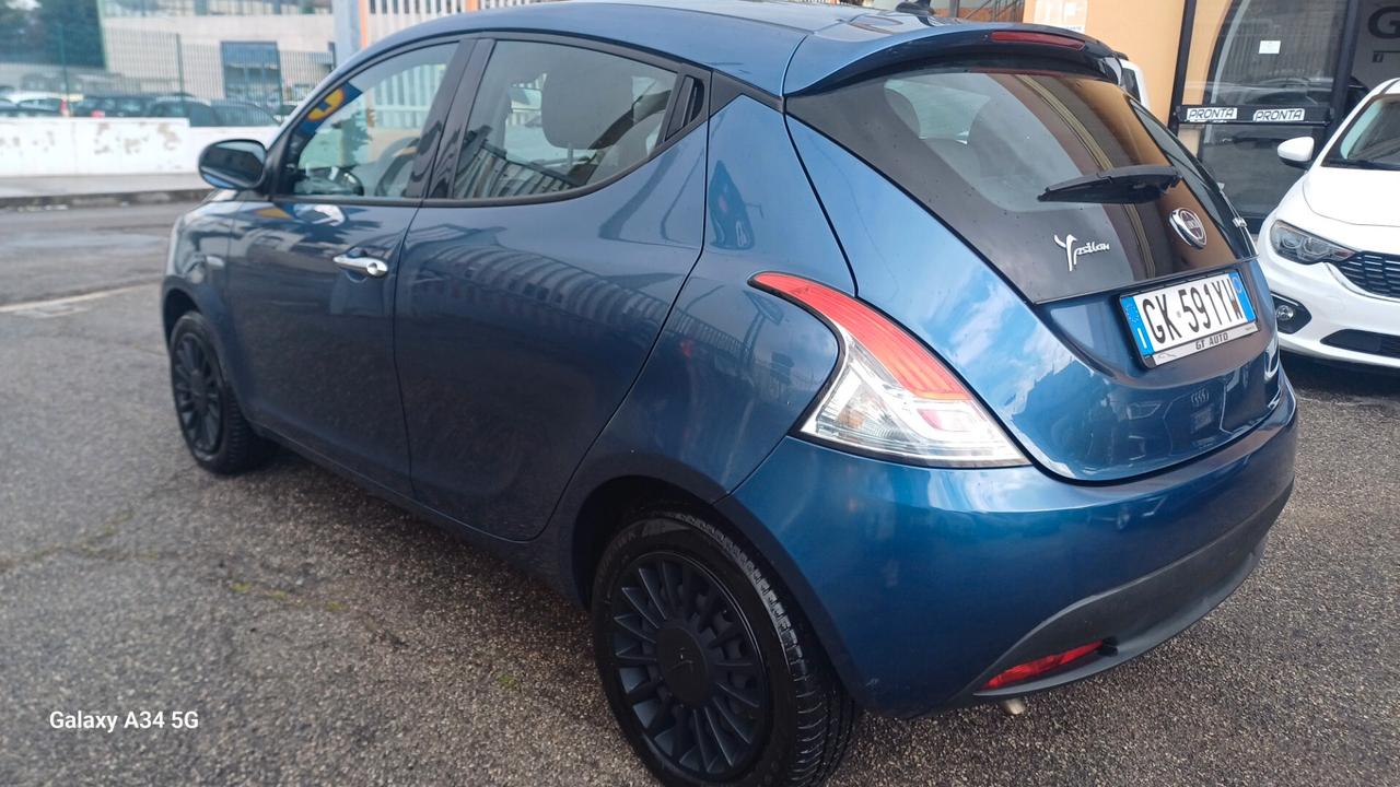 Lancia Ypsilon 1.0 FireFly 5 porte S&S Hybrid Gold