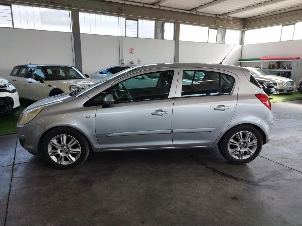 Opel Corsa 1.2 5 porte Cosmo