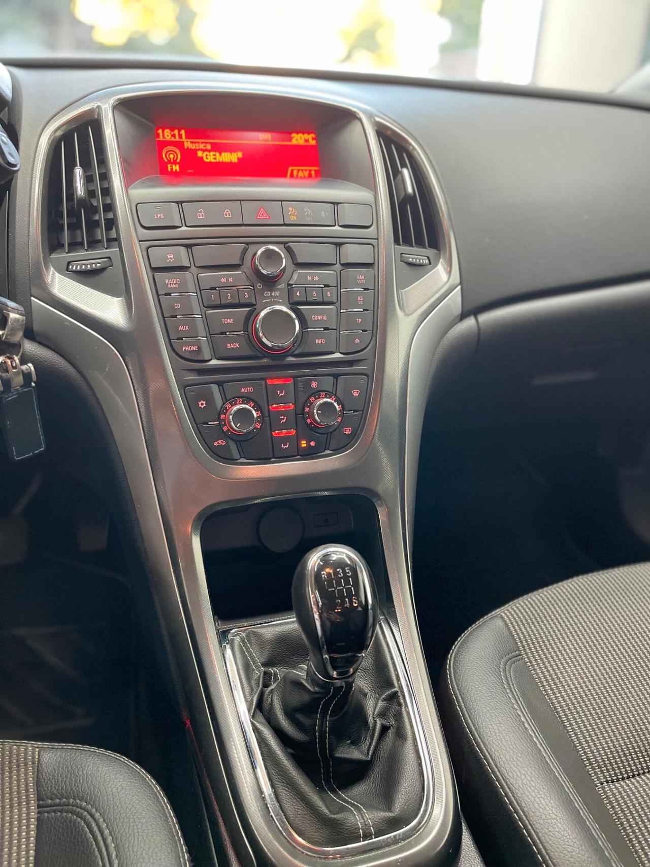 Opel Astra 1.4 Turbo 140CV GPL