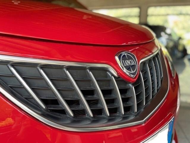 Lancia Ypsilon 1.0 FireFly 5 porte S&S Hybrid Silver
