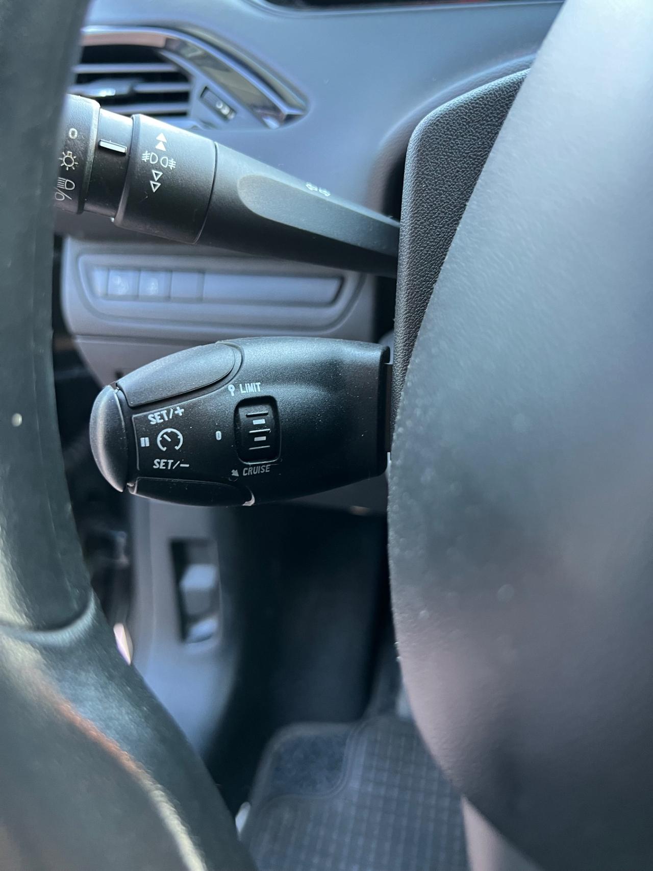 Peugeot 208 1.4 HDi 68 CV 5 porte Active
