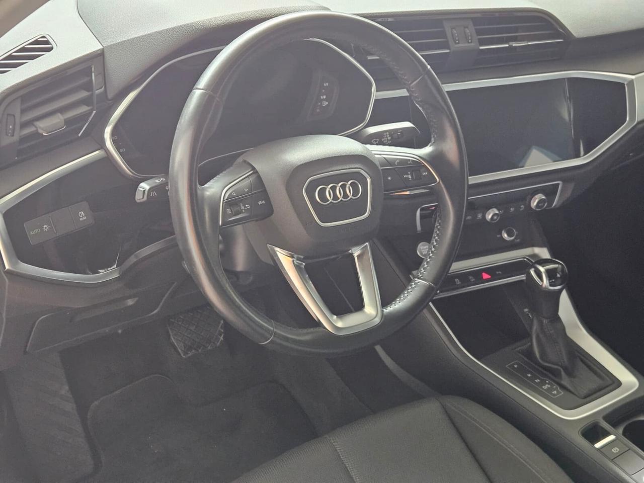 Audi Q3 35 TDI S tronic Business