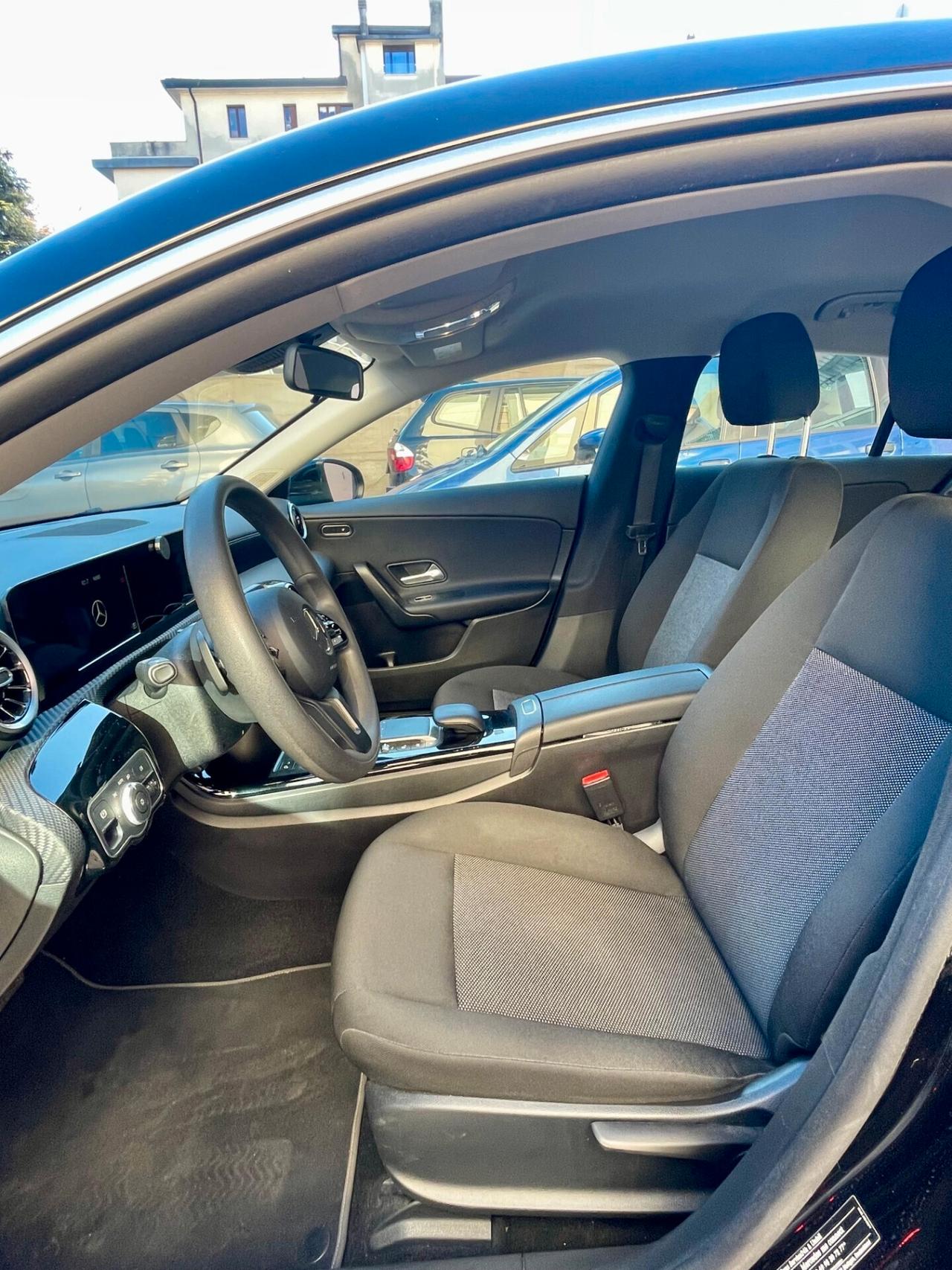 Mercedes-benz CLA 180 BENZINA Auto Shooting Brake NEOPATENTATI