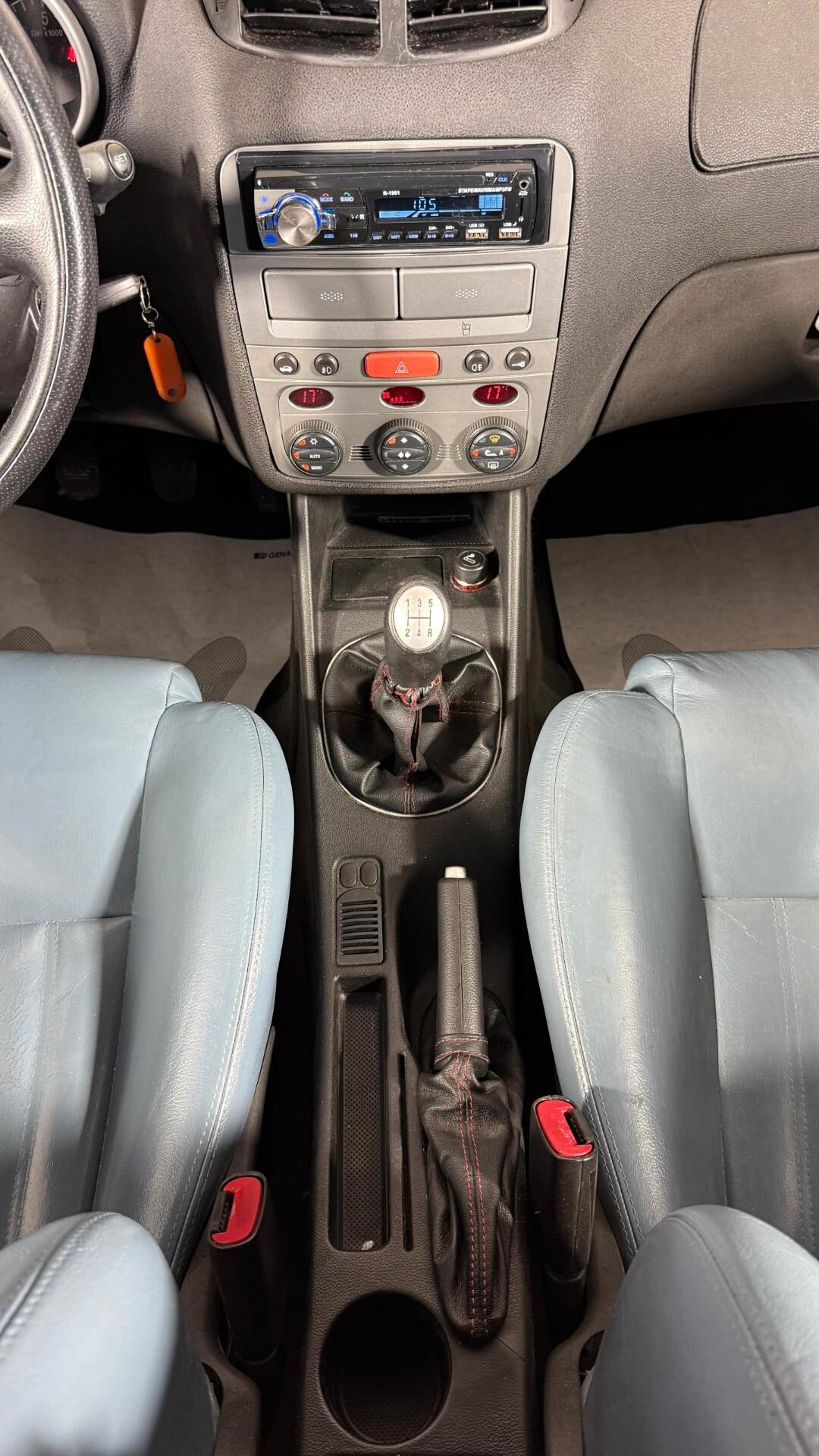 Alfa Romeo 147 1.6i 16V Twin Spark cat 3p. Distinctive