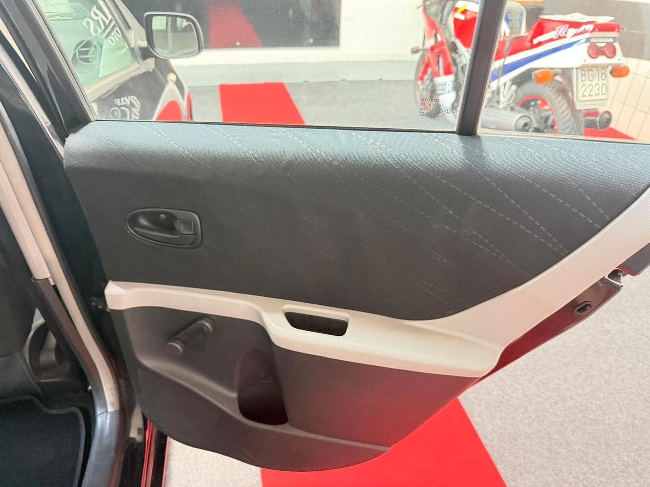 Toyota Yaris 1.3 5 porte Sol