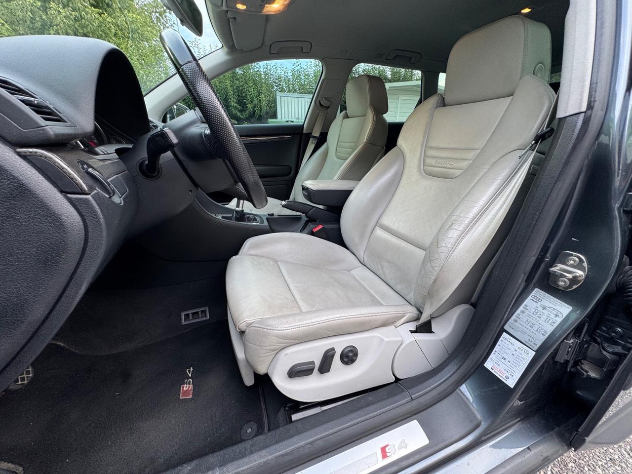 Audi A4 S4 4.2 V8 Avant quattro