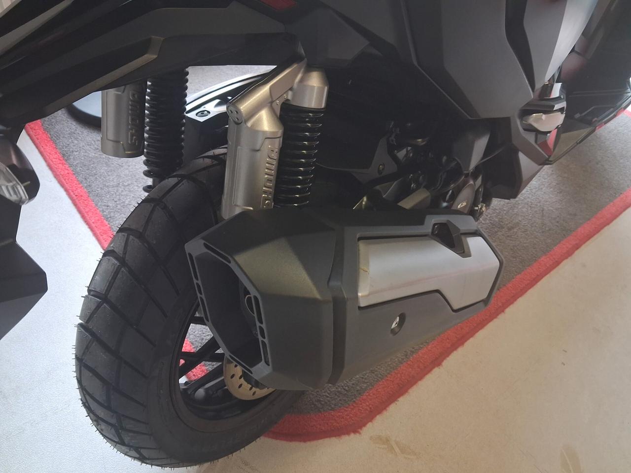 Honda ADV 350 ABS + TCS