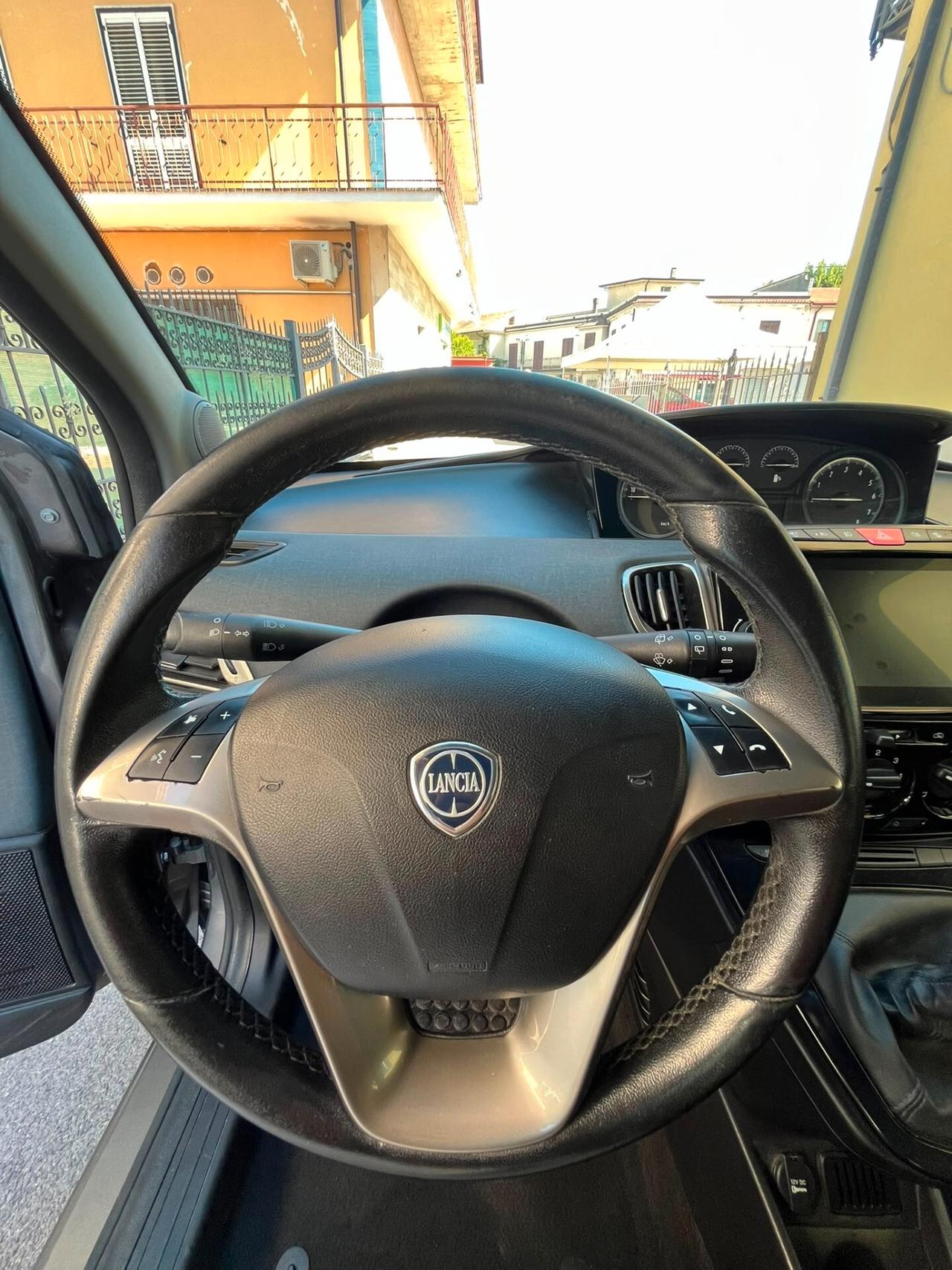 Lancia Ypsilon 1.0 Hybrid Gold