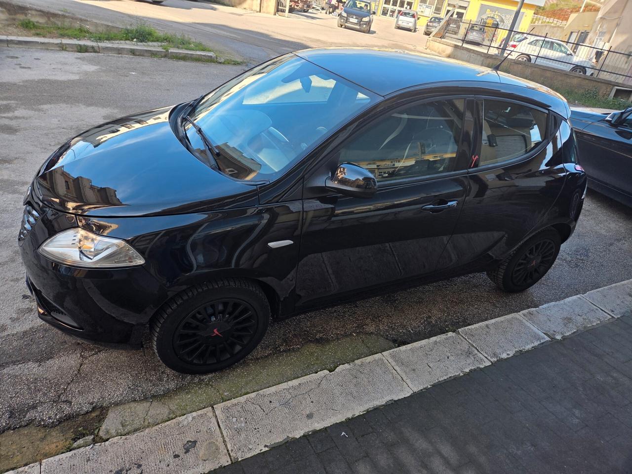 LANCIA YPSILON 1.2 BENZINA 70 CV GPL KM 99000 CERTIFICATI