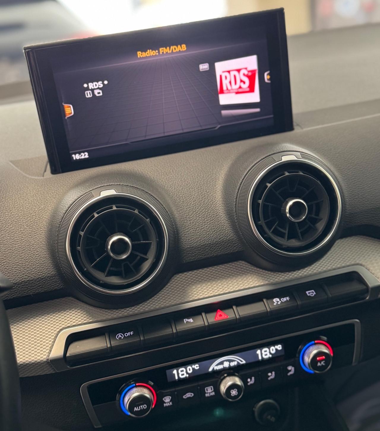 Audi Q2 30 TDI S line Edition