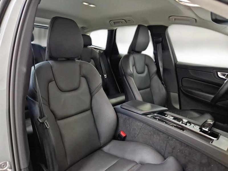 VOLVO XC60 B4 D AUTOMATICO PLUS DARK SUV